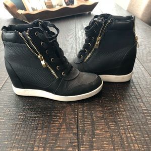 Heeled sneaker